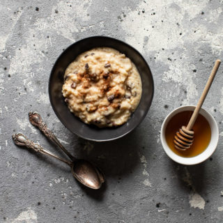 rice pudding with rasins and honey