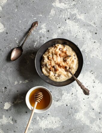 rice pudding with rasins and honey
