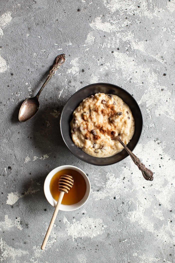 rice pudding with rasins and honey